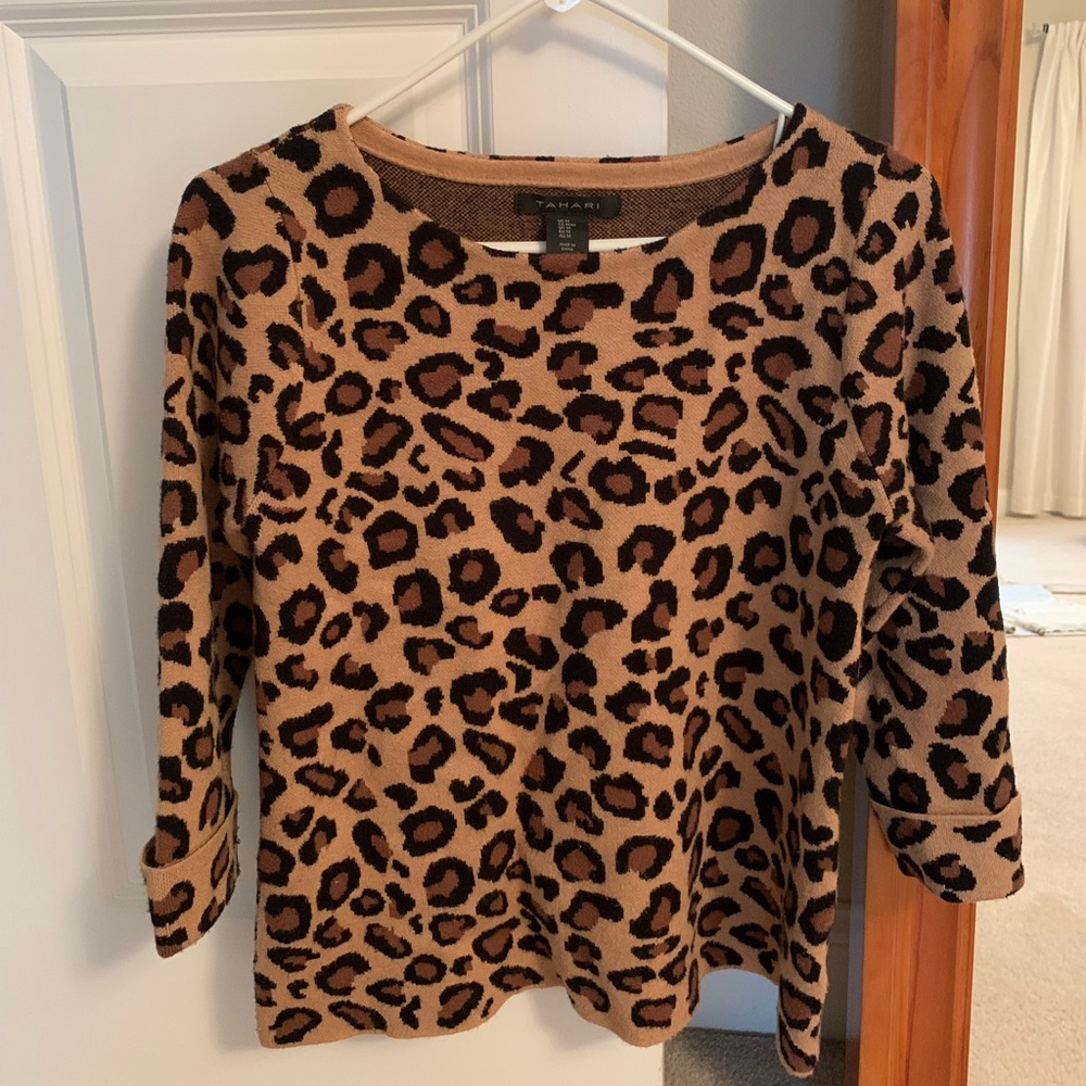 Warm sweater with 3/4 sleeves